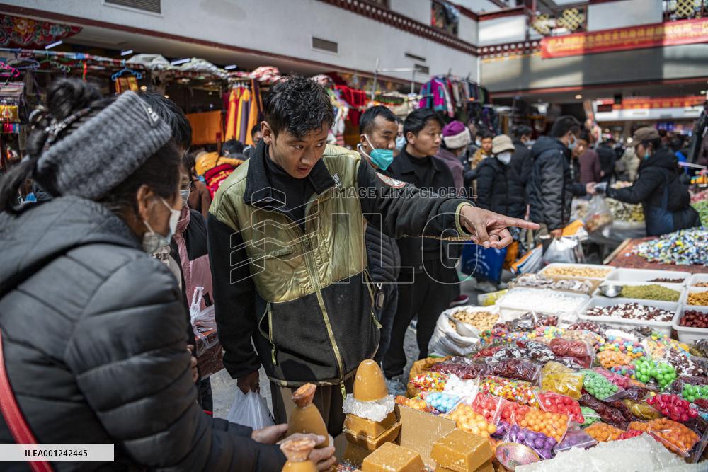 Xinhua Headlines: Tibetan New Year marked with joy and hope