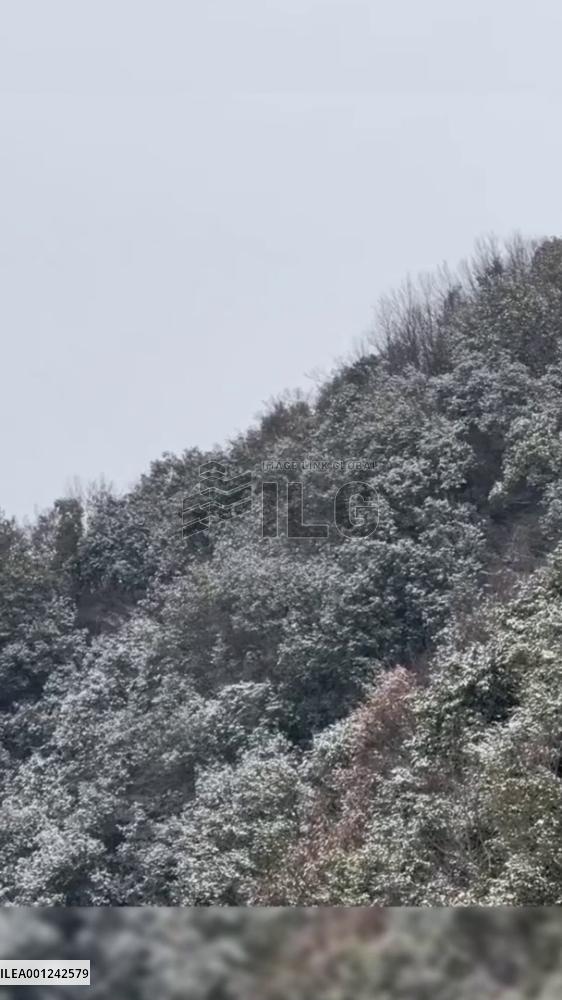 Beautiful snowy scenery in China's Zhangjiajie