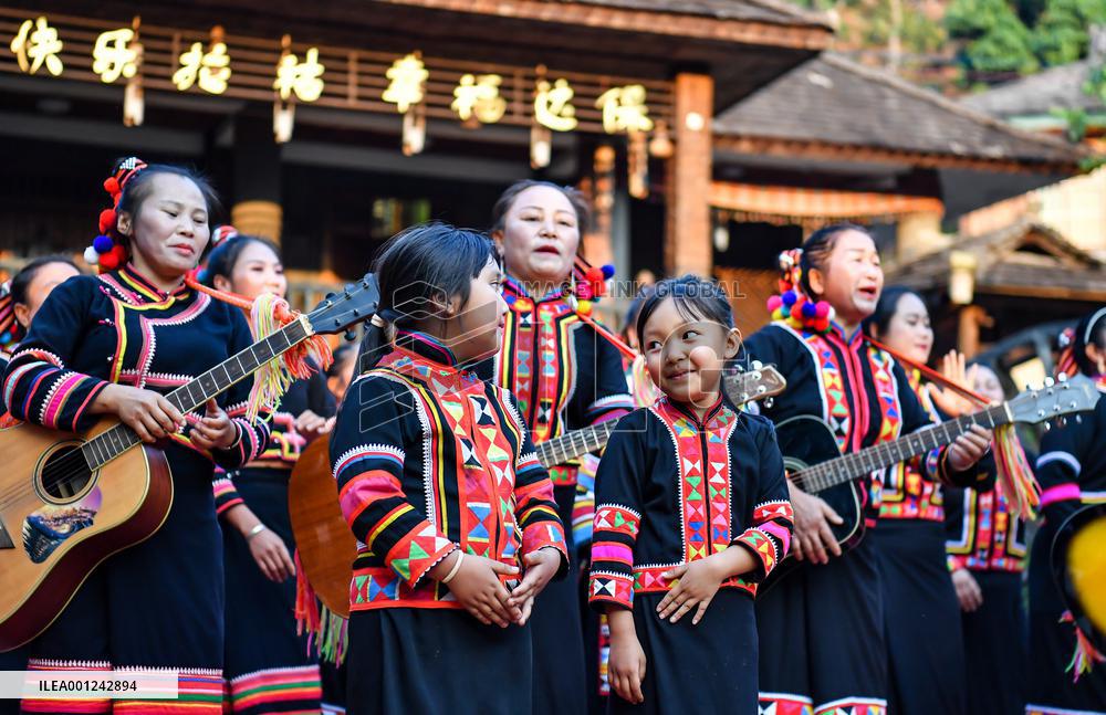 Xinhua Headlines: Interplay between traditional and modern enriches lives of China's ethnic minorities