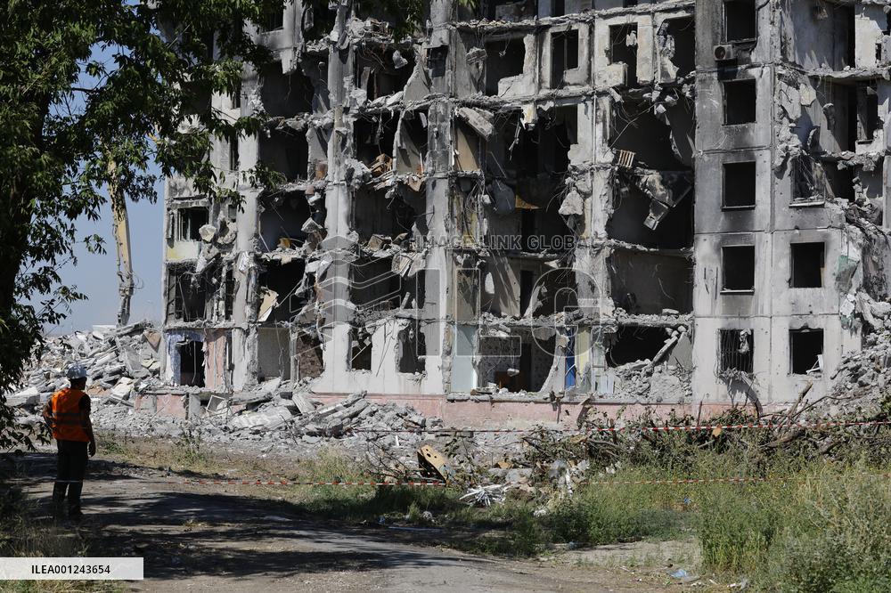 Xinhua Headlines: China calls for resuming peace talks to resolve Ukraine crisis