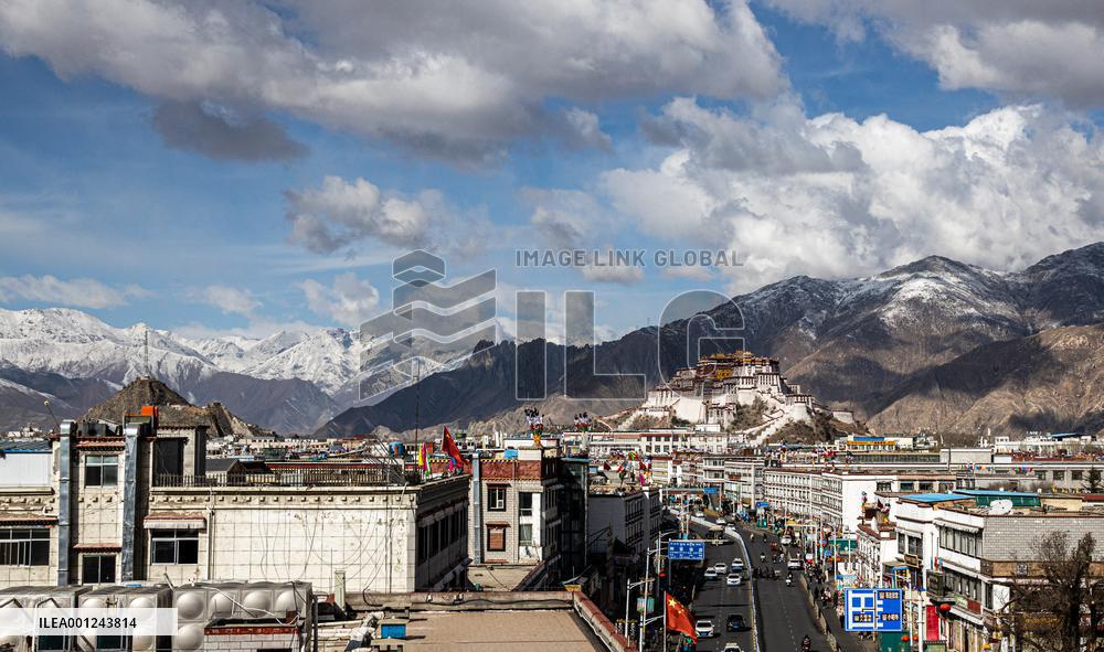 CHINA-TIBET-LHASA-SNOW (CN)