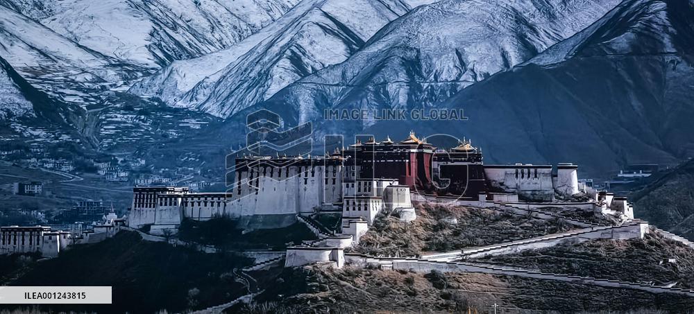 CHINA-TIBET-LHASA-SNOW (CN)