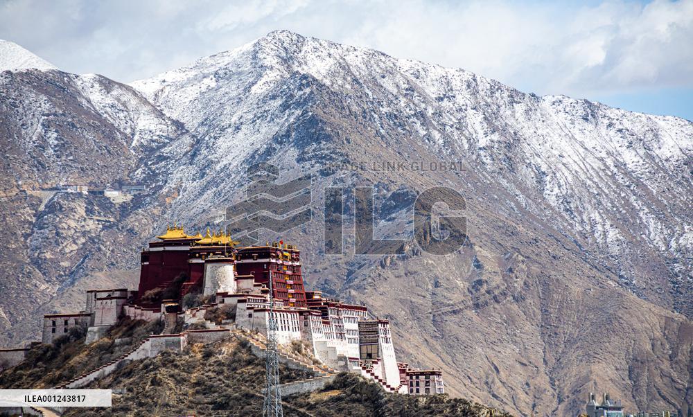 CHINA-TIBET-LHASA-SNOW (CN)