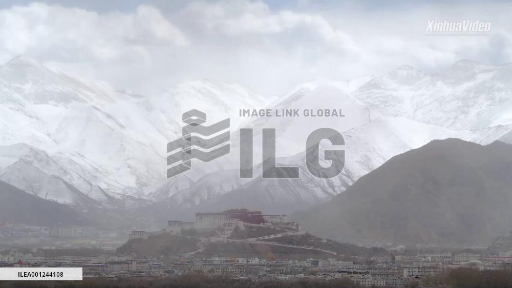 Breathtaking snow view in China's Lhasa
