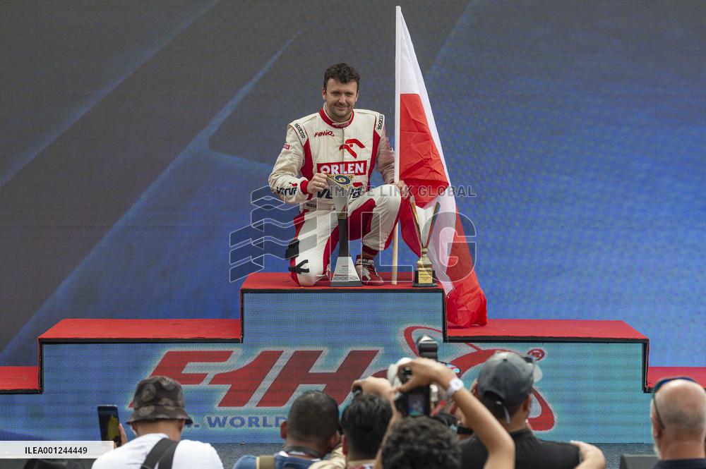 (SP)INDONESIA-LAKE TOBA-FORMULA 1 H2O-AWARDING CEREMONY
