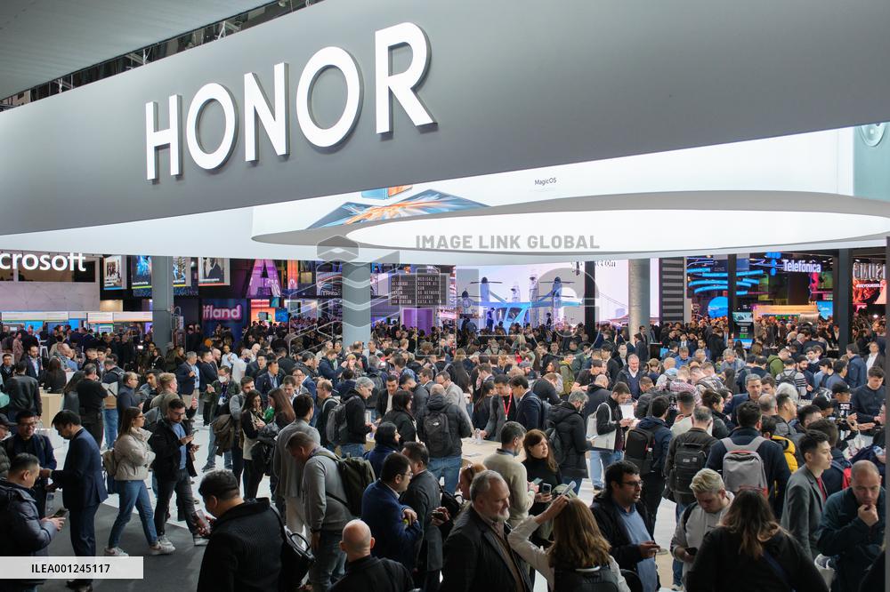 SPAIN-BARCELONA-MWC-HONOR-PRODUCTS