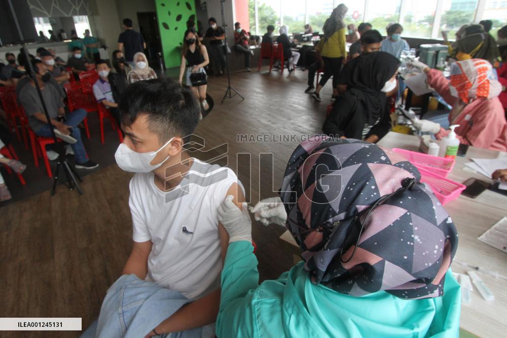 INDONESIA-SUKOHARJO-VACCINATION-COVID-19