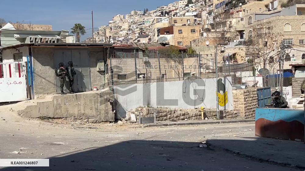 Israeli security forces disperse Palestinians protesting against forced demolition