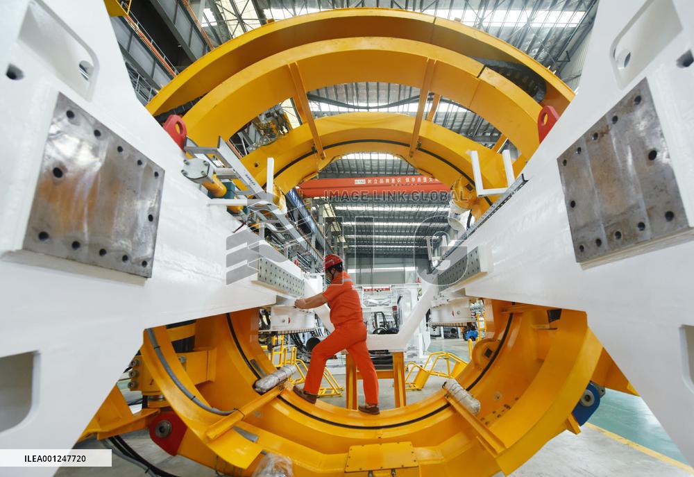 Xinhua Headlines: Decoding China's economic recovery at "two sessions"