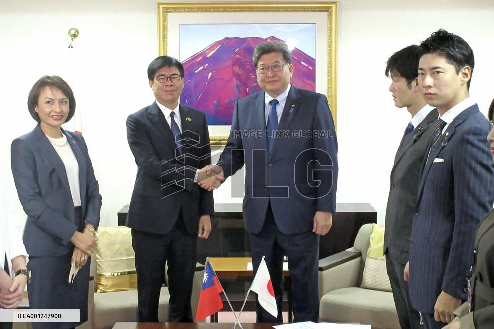 Taiwan's Kaohsiung mayor and Japan's LDP policy chief