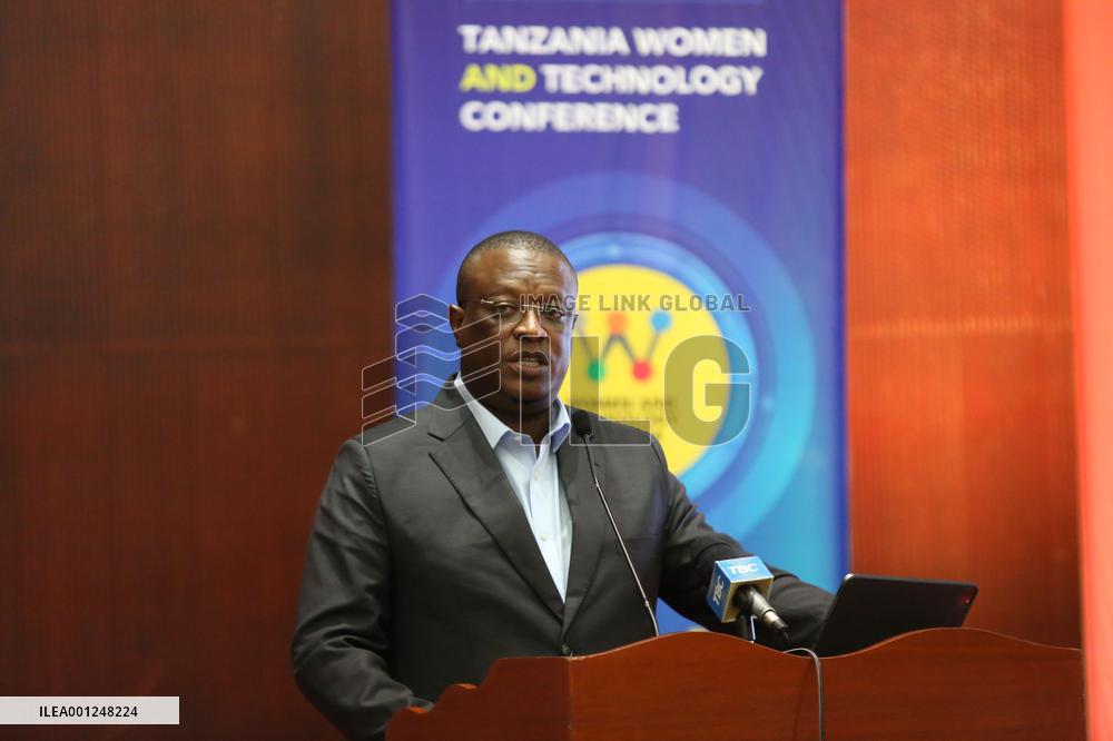 TANZANIA-DAR ES SALAAM-WOMEN-DIGITAL TECHNOLOGY