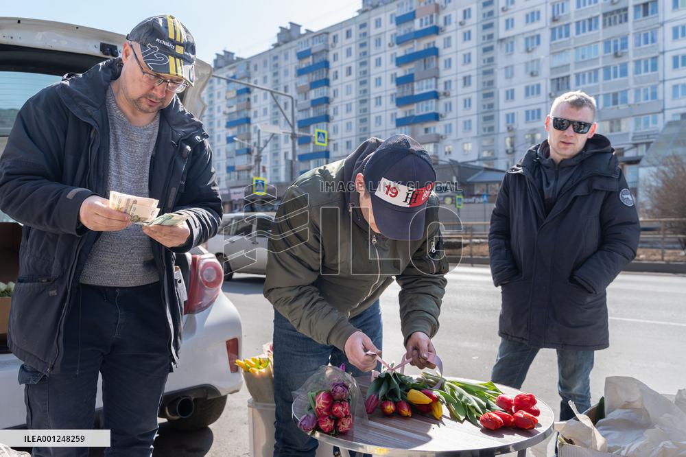 RUSSIA-VLADIVOSTOK-INT'L WOMEN'S DAY-FLOWERS
