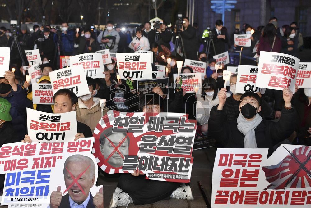 Protest against gov't solution to wartime labor row with Japan