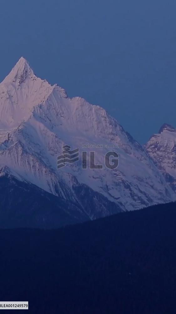 Amazing view of clouds over Meili Snow Mountain