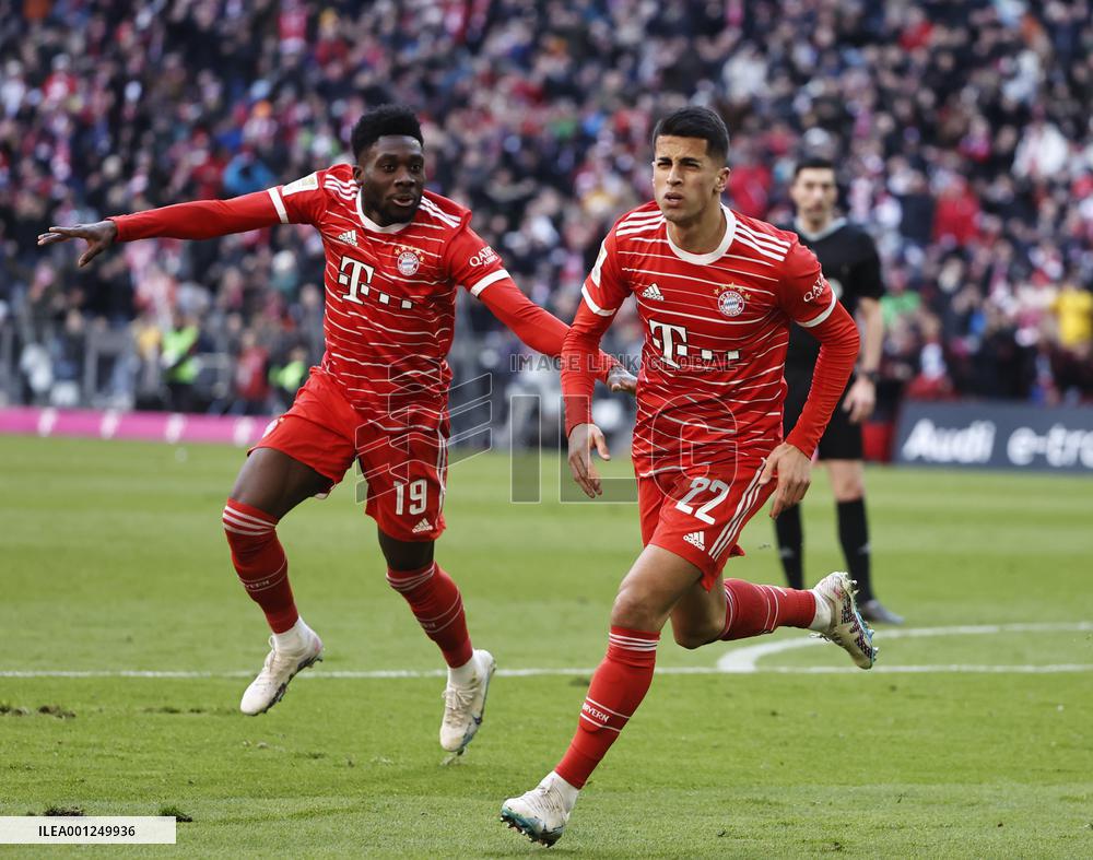 (SP)GERMANY-MUNICH-FOOTBALL-BUNDESLIGA-BAYERN MUNICH VS AUGSBURG