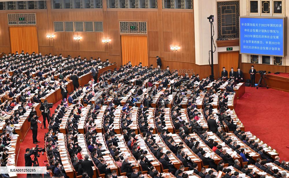 Xinhua Headlines: "Two sessions" muster consensus, strength for China's modernization drive