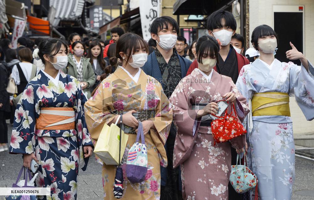 COVID mask rules eased in Japan