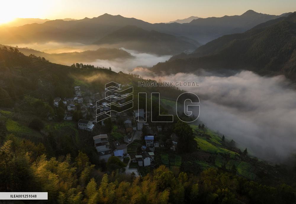 #CHINA-SPRING-CLOUD-SCENERY (CN)
