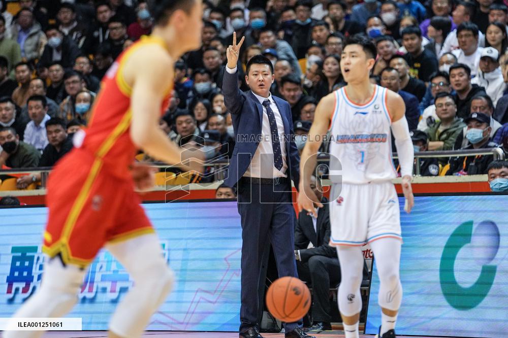 (SP)CHINA-JINAN-BASKETBALL-CBA LEAGUE-SHANDONG VS JILIN (CN)