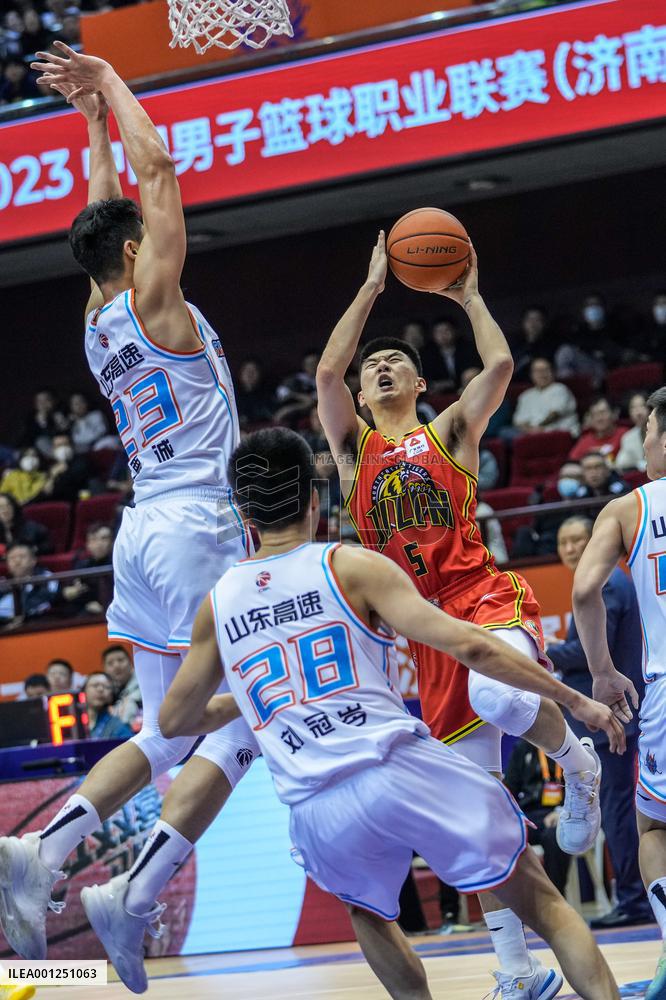 (SP)CHINA-JINAN-BASKETBALL-CBA LEAGUE-SHANDONG VS JILIN (CN)