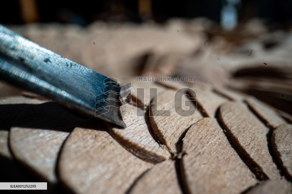 (MASTER OF CRAFTS)CHINA-YUNNAN-JIANCHUAN-WOODCARVING-INHERITOR (CN)