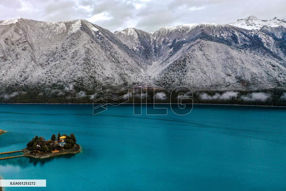 CHINA-TIBET-BASUM LAKE-SNOW (CN)