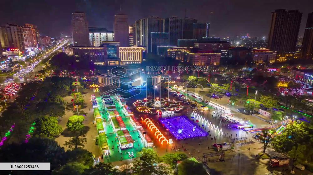 Chasing lights with Canadian expat in "lighting capital of China"