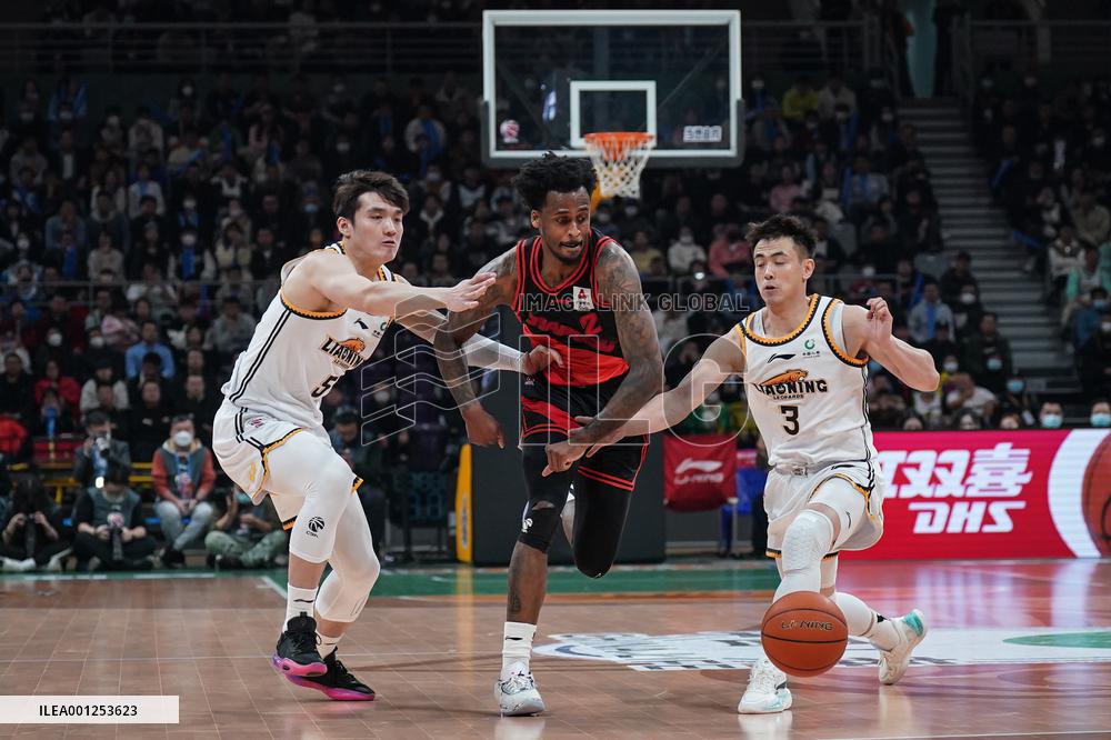 (SP)CHINA-SHENYANG-BASKETBALL-CBA LEAGUE-LIAONING FLYING LEOPARDS VS JIANGSU DRAGONS (CN)