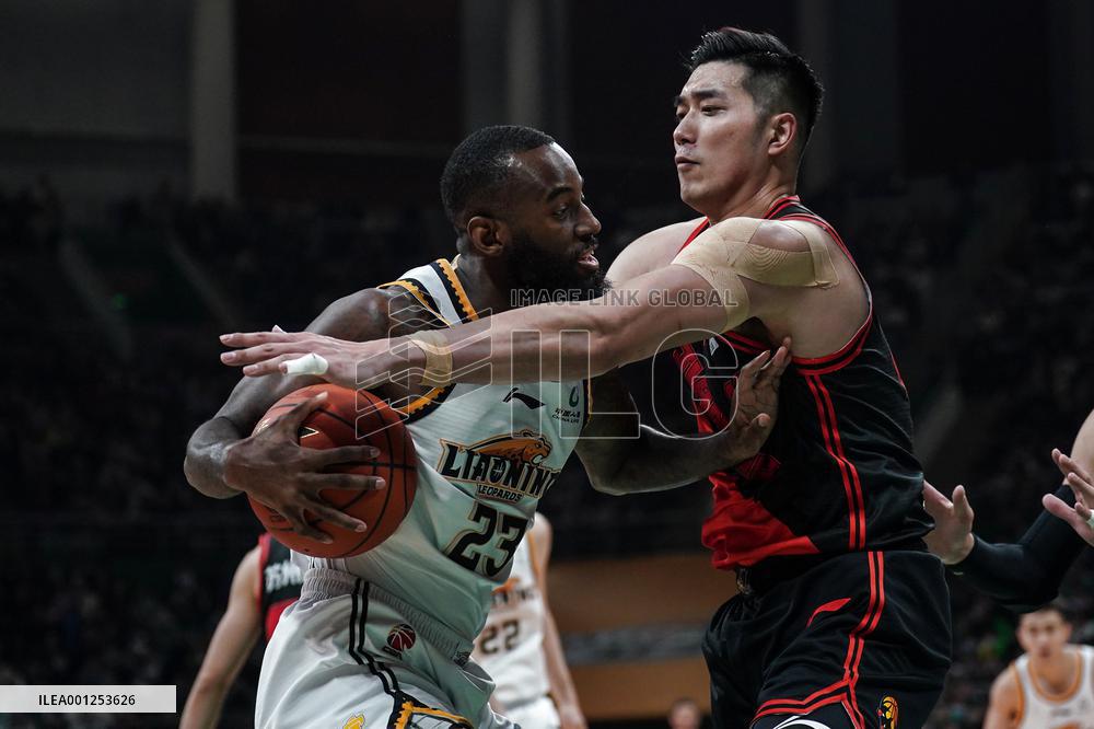 (SP)CHINA-SHENYANG-BASKETBALL-CBA LEAGUE-LIAONING FLYING LEOPARDS VS JIANGSU DRAGONS (CN)