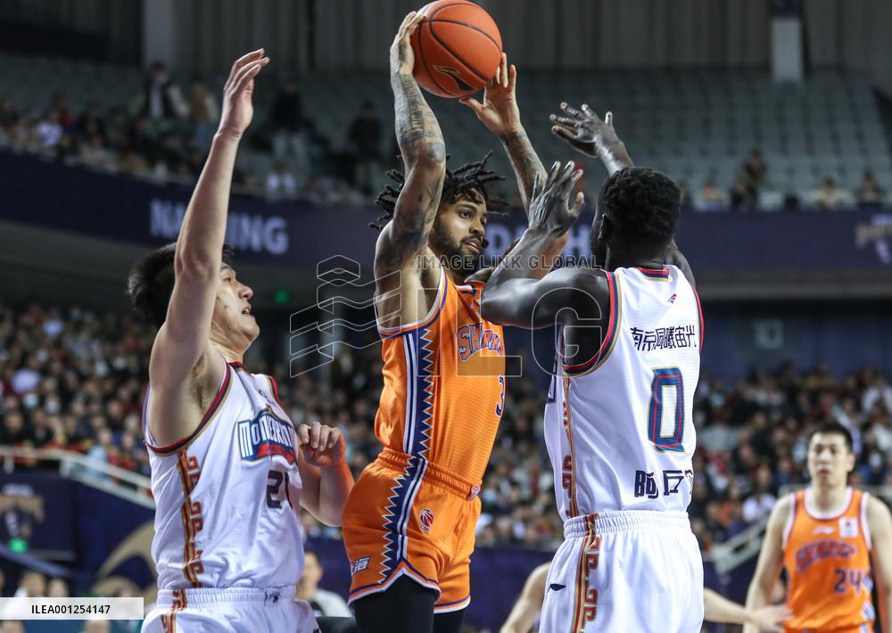 (SP)CHINA-NANJING-BASKETBALL-CBA LEAGUE-NANJING VS SHANGHAI (CN)