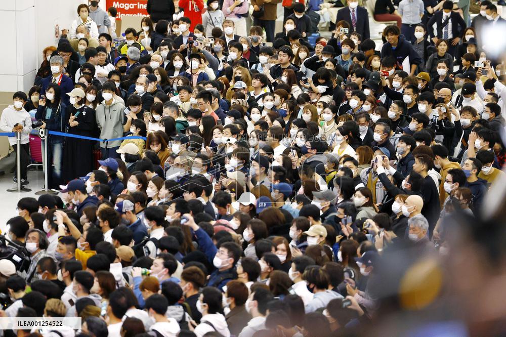 Baseball: Japan's WBC team returns home