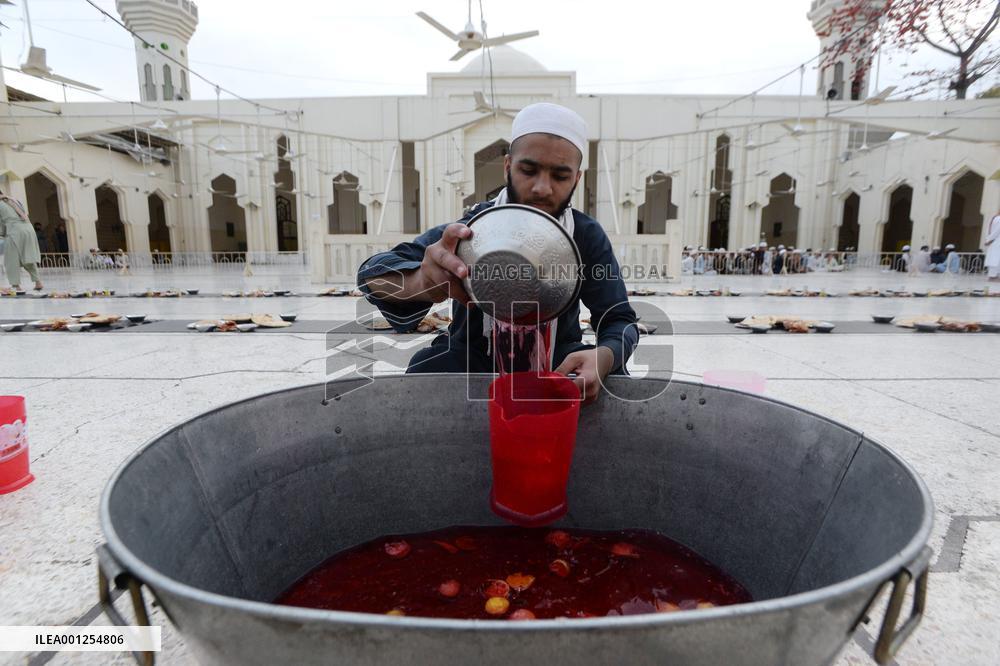 PAKISTAN-PESHAWAR-RAMADAN-IFTAR