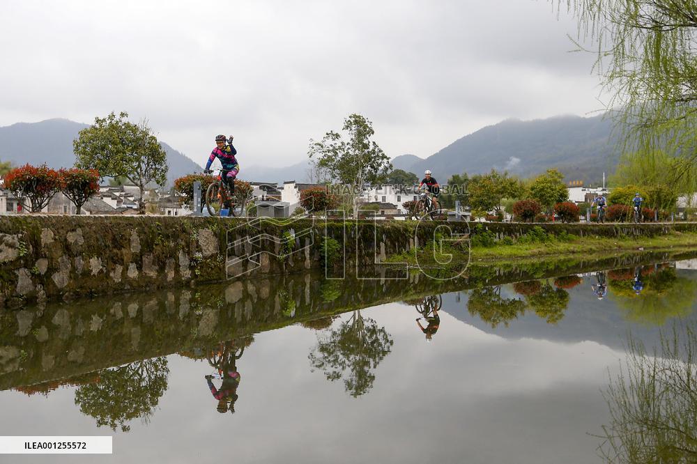 (SP)CHINA-ANHUI-YIXIAN-CYCLING (CN)