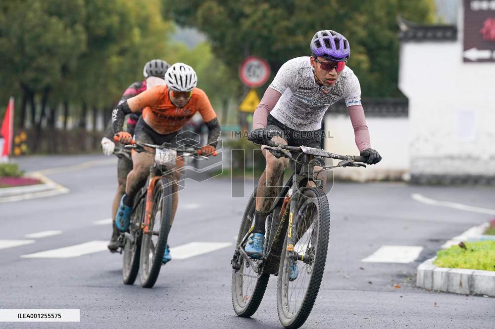 (SP)CHINA-ANHUI-YIXIAN-CYCLING (CN)