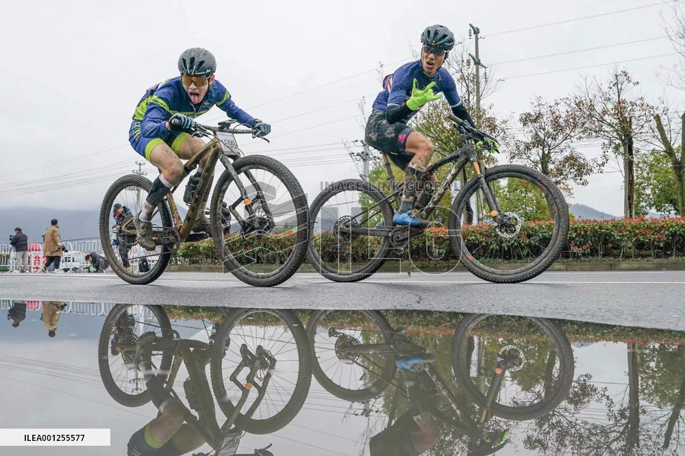 (SP)CHINA-ANHUI-YIXIAN-CYCLING (CN)