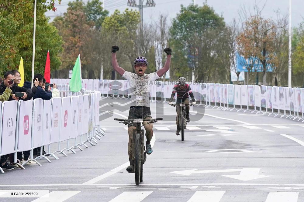 (SP)CHINA-ANHUI-YIXIAN-CYCLING (CN)