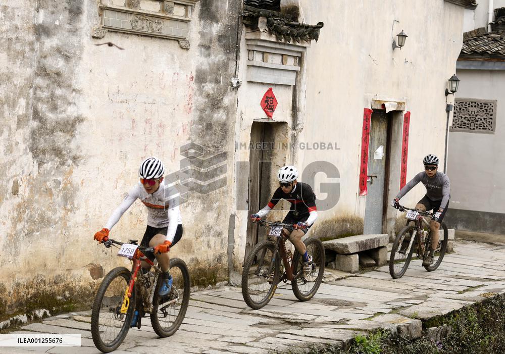 (SP)CHINA-ANHUI-YIXIAN-CYCLING (CN)