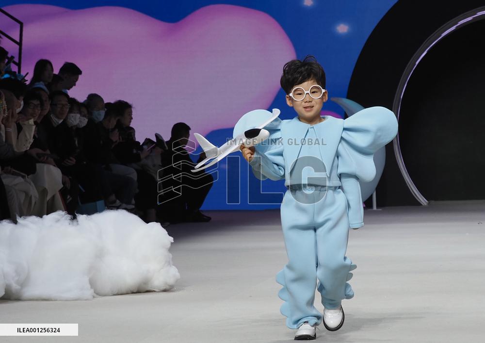 CHINA-SHANGHAI-FASHION WEEK-KIDS WEAR (CN)