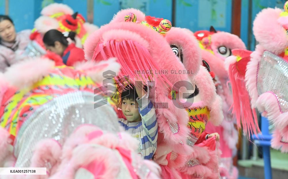 CHINA-GUANGXI-WUZHOU-LION DANCE-EDUCATION (CN)