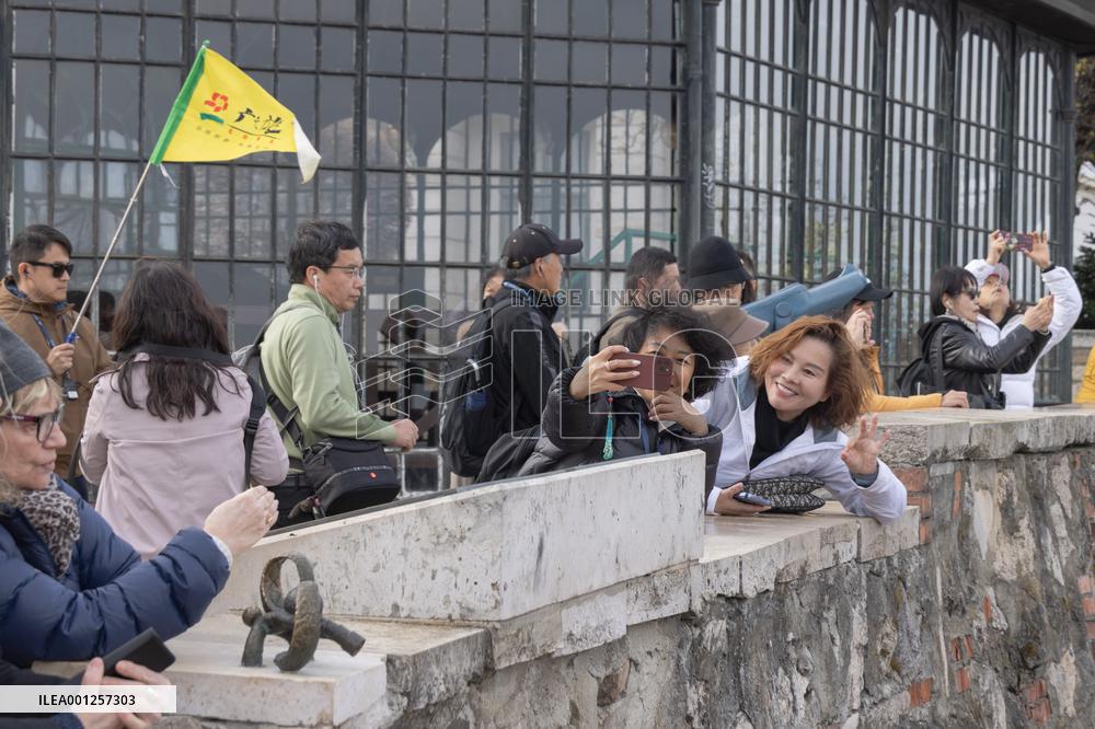 HUNGARY-BUDAPEST-CHINESE TOURISTS