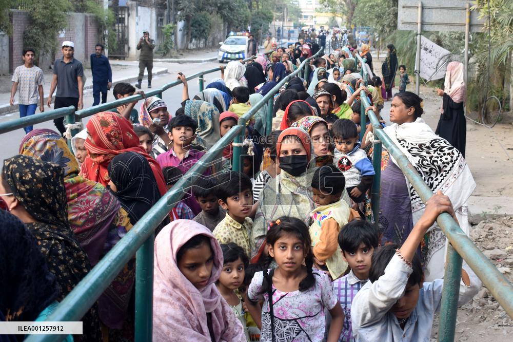 PAKISTAN-LAHORE-RAMADAN-SHARING