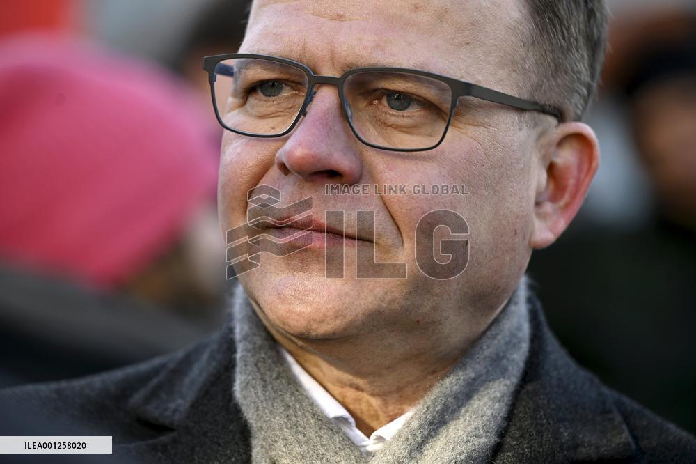 Chairperson of the National Coalition Party Petteri Orpo campaigns