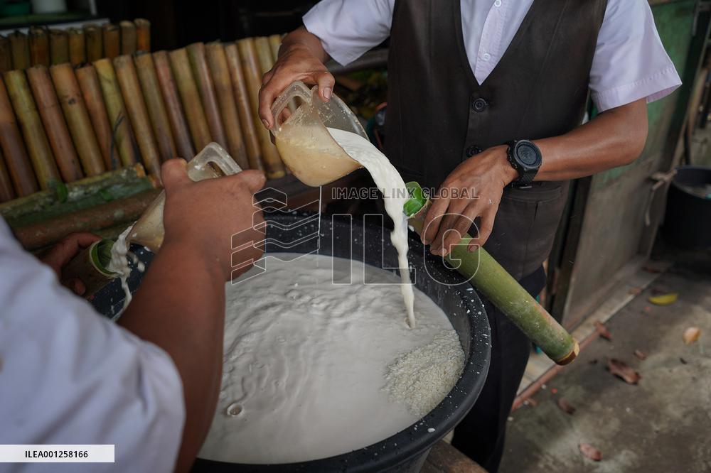INDONESIA-MEDAN-LEMANG-RAMADAN