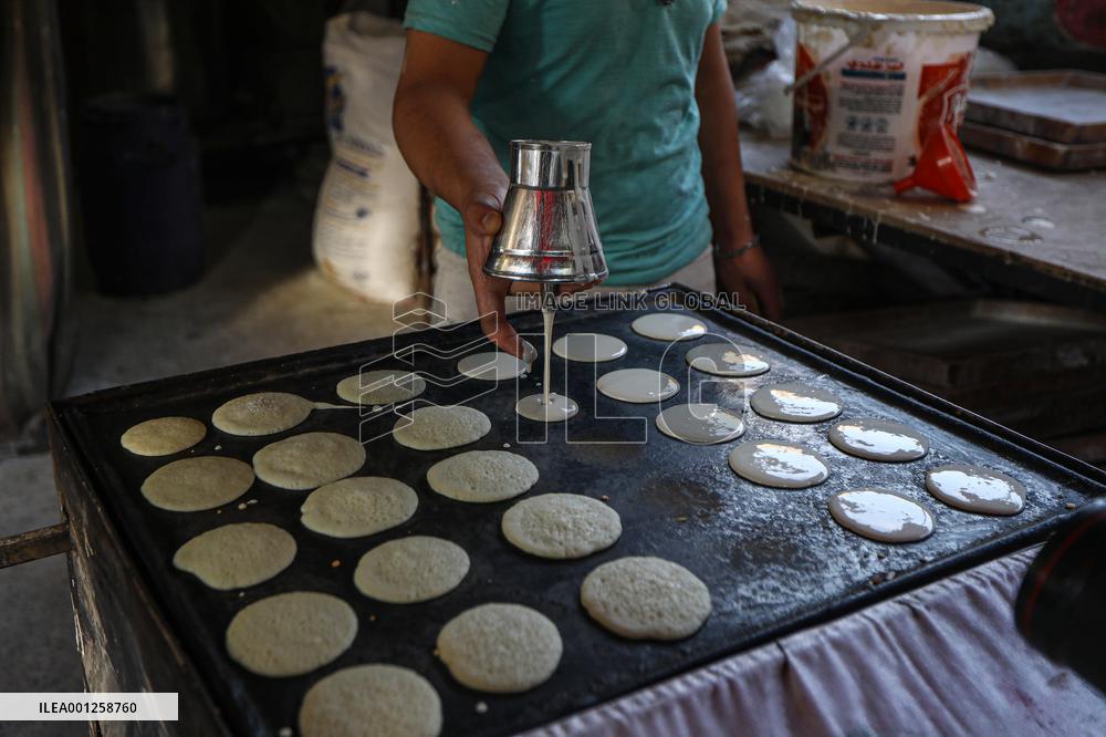 EGYPT-CAIRO-RAMADAN-TRADITIONAL DESSERTS