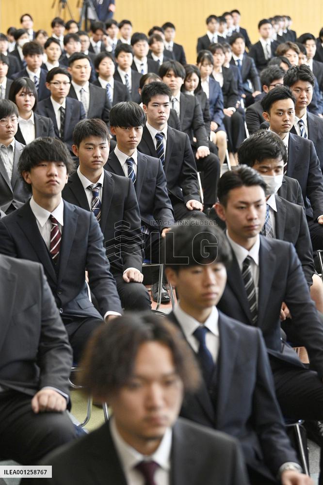 Entrance ceremony for new employees