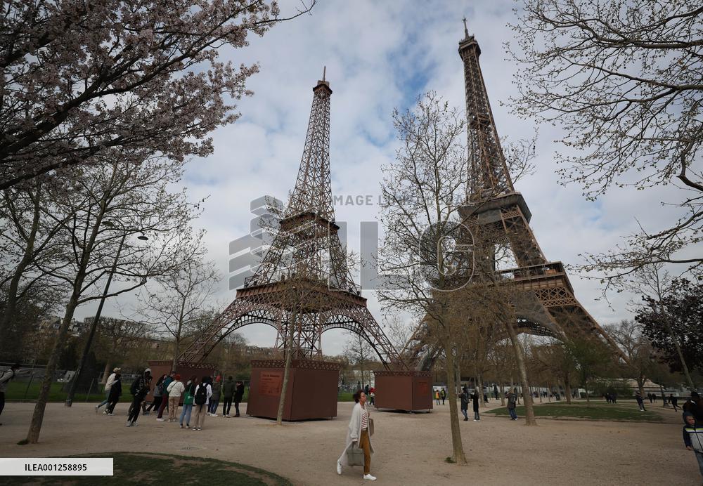 FRANCE-PARIS-EIFFEL TOWER-REPLICA