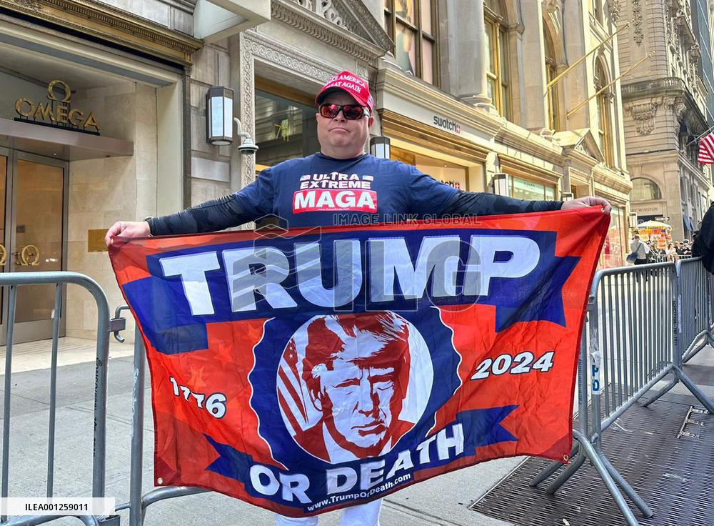 Trump arrives in N.Y.
