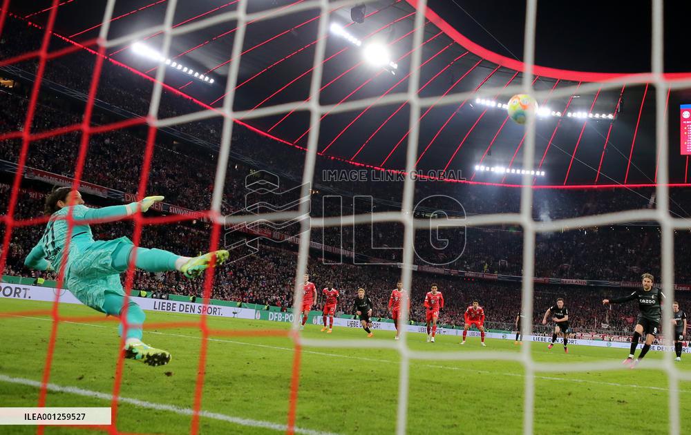 (SP)GERMANY-MUNICH-FOOTBALL-GERMAN CUP-BAYERN MUNICH VS FREIBURG