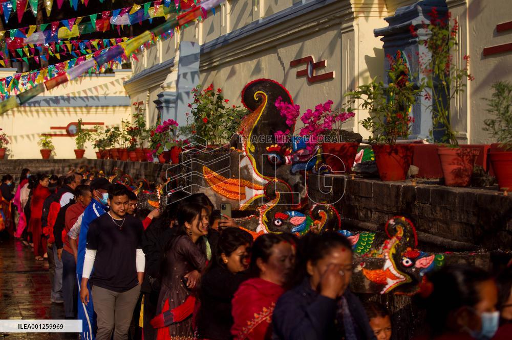 NEPAL-KATHMANDU-BAISHAK ASNAN FESTIVAL-HOLY BATH