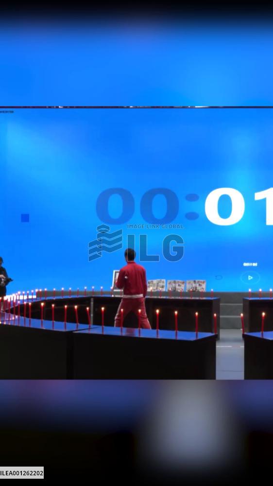 Kungfu master puts out 89 candles in 1 minute using nunchakus